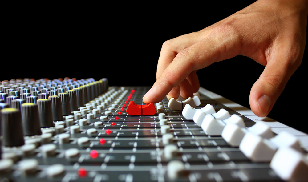 finger-on-mixer-fader